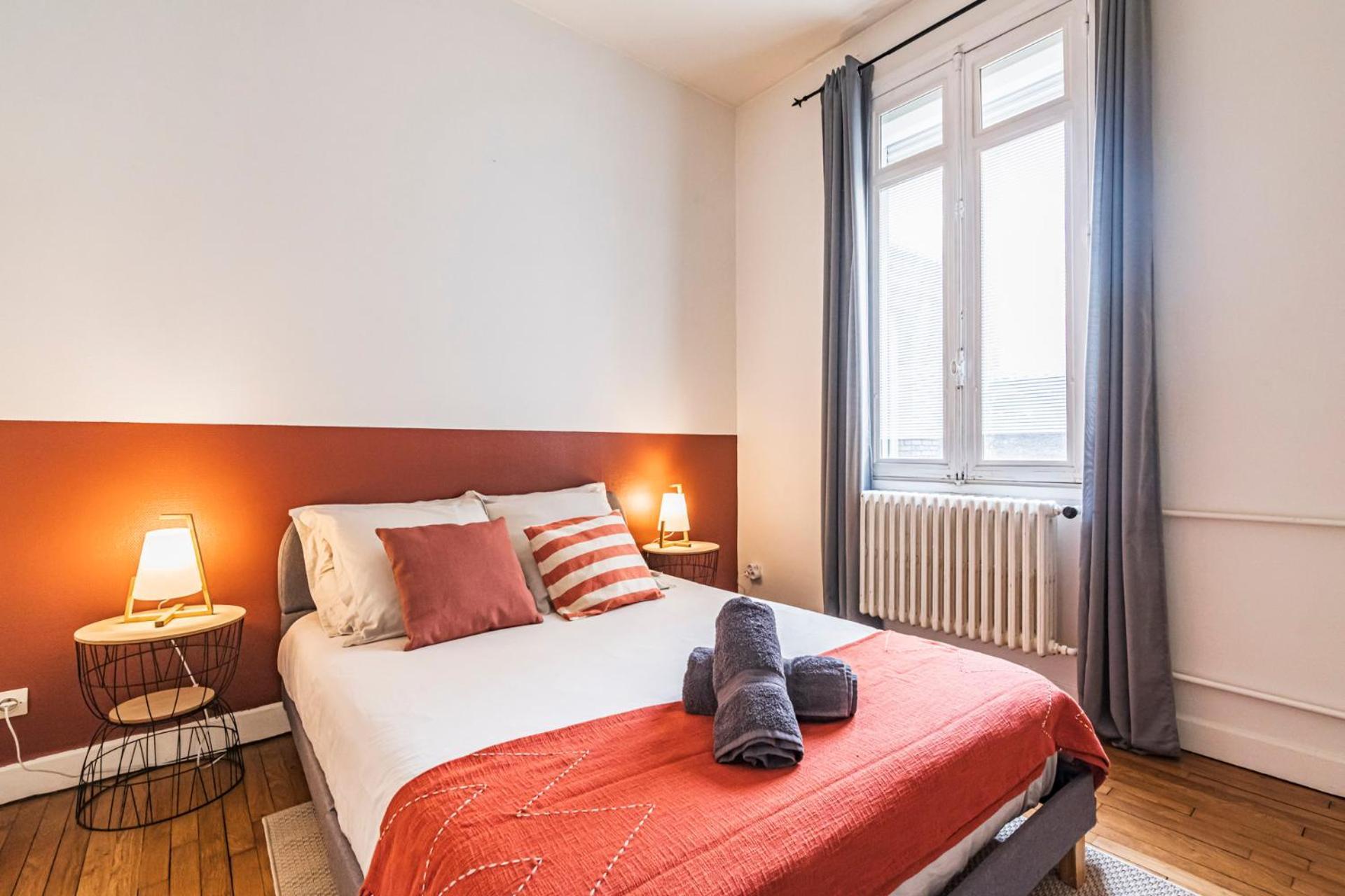 L'Haussmannien - Spacieux 4 Chambres - Centre - Gare Reims Kültér fotó