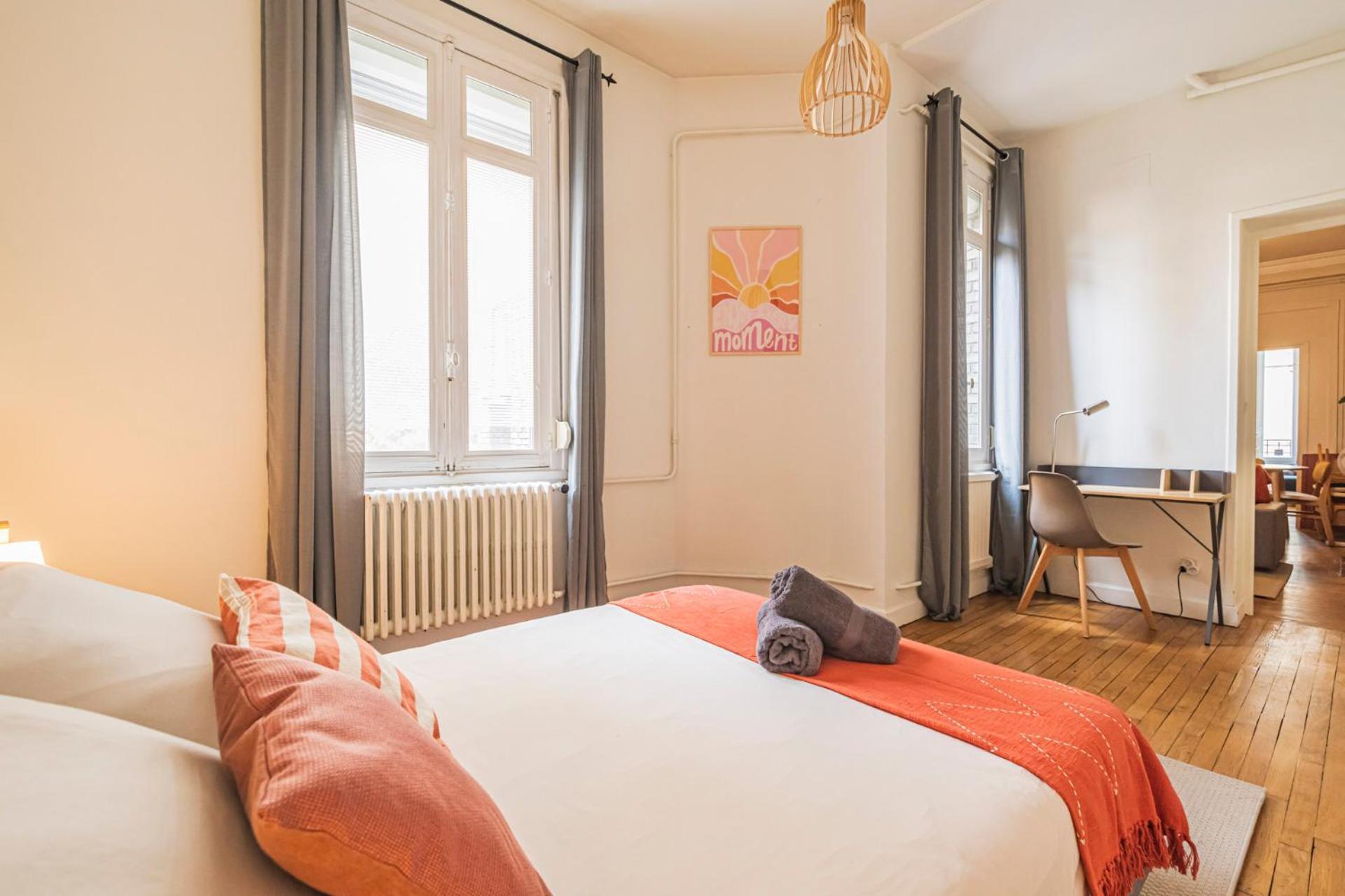 L'Haussmannien - Spacieux 4 Chambres - Centre - Gare Reims Kültér fotó